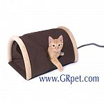 This fun, cat hideout helps to protect your cat from the cold and is made to be used indoors or outdoors. Offer your cat a heated place to rest or heat and is perfect for a garage, porch, or other covered outdoor area with electrical access.