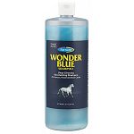 Rich shampoo for horses with aloe vera and super-moisturizing action. Leaves horses and dogs with a sleek, shiny coat. Helps eliminate dry flaky skin. Rinses out in seconds. 32 oz. size